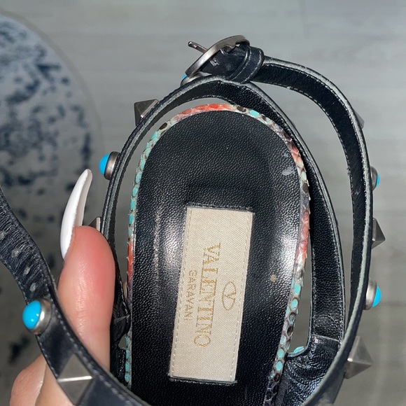 RARE Valentino Garavani Rockstud Python T-Strap Heels – Size 38.5 (US 8.5) - Picture 6 of 12